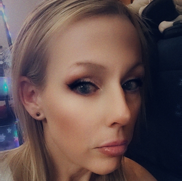 Meet your Posher, Brandi - Picture 2 of 11